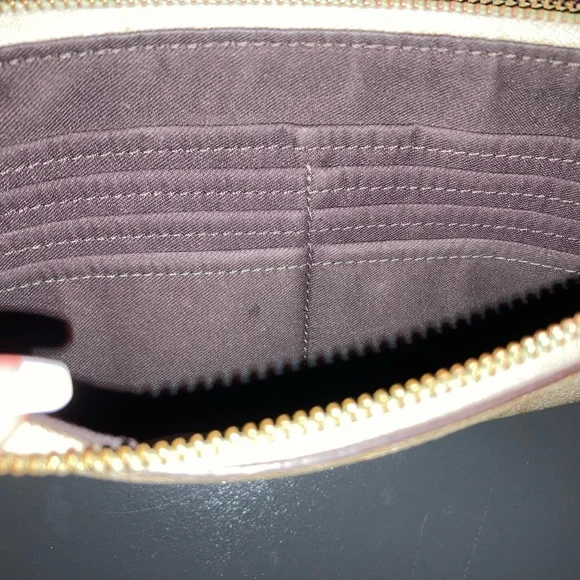 💥Authentic Coach Signature Canvas wallet in excellent condition! 💥 - Picture 6 of 10